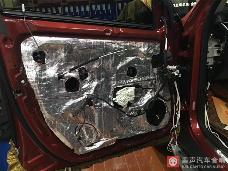 奔驰GLE 前门隔音施工中.jpg