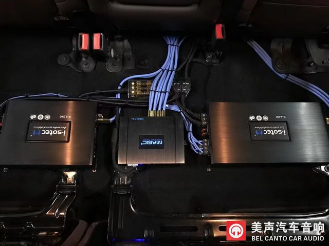 10 艾索特功放和魔立方DSP12引线装于座椅底下.jpg