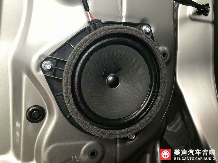 4 原车中低音喇叭展示.jpg