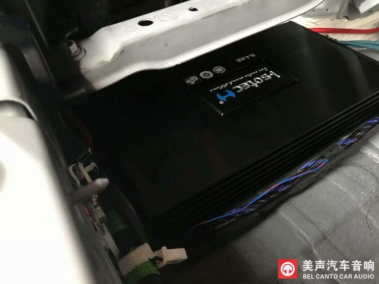 15 艾索特R4.400引线装于座椅底下.jpg