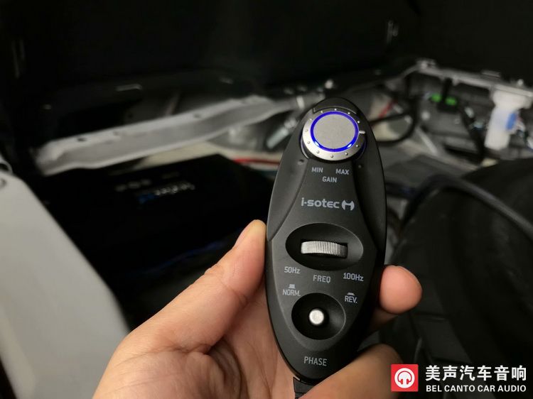 15-1 配备的艾索特控制器.jpg