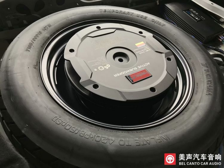 16 艾索特备胎低音装于尾箱.jpg