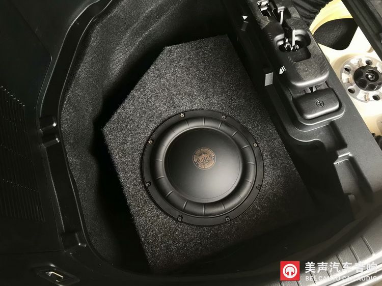 13 德国艾索特HE10超薄低音安装在尾箱.jpg