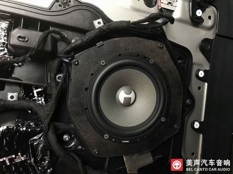 4 后门艾索特ES165.3中低音喇叭的安装近照.jpg