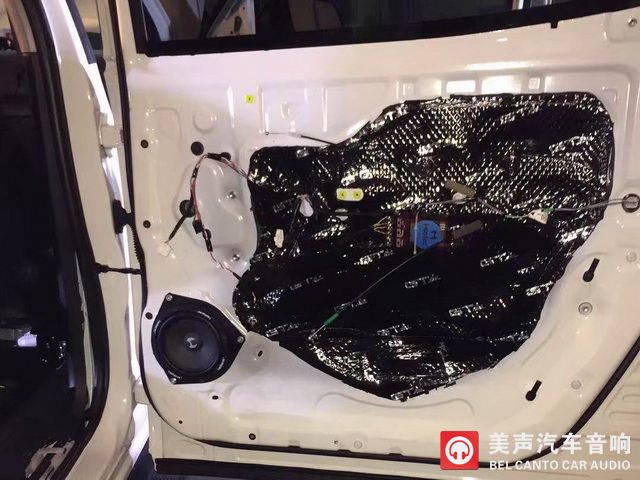 5 后门板隔音后，将艾索特MD165中低音喇叭装于原位.jpg