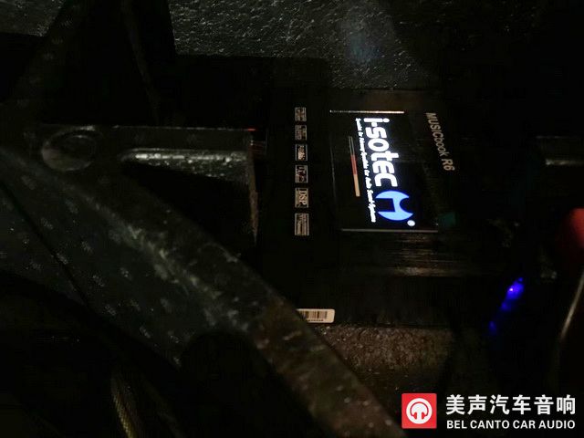 9 艾索特R6隐藏装于备胎侧边.jpg