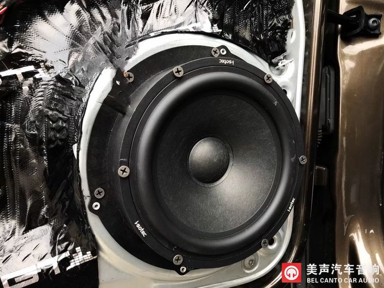 3 前门隔音后，将德国艾索特RE165.2中低音喇叭装于原位.jpg