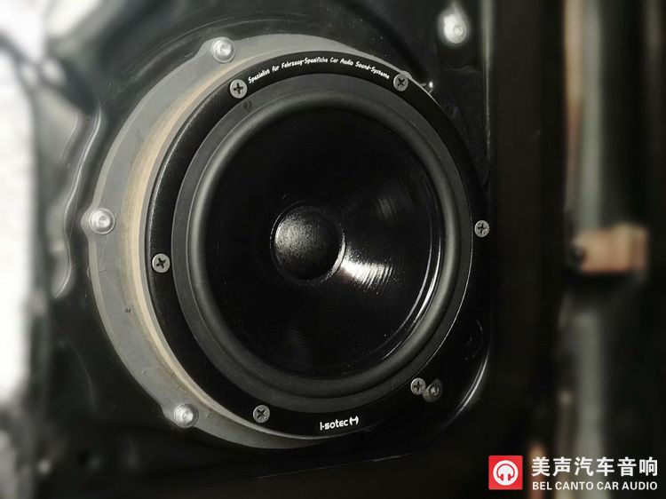 6 艾索特HD165.3中低音喇叭的安装近照.jpg