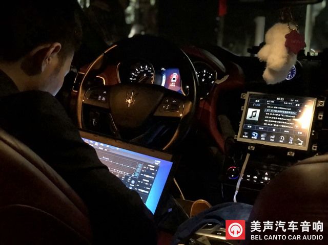 13改装师正在进行调音工作.jpg