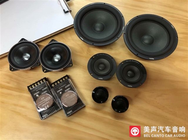 2音响器材合影.jpg